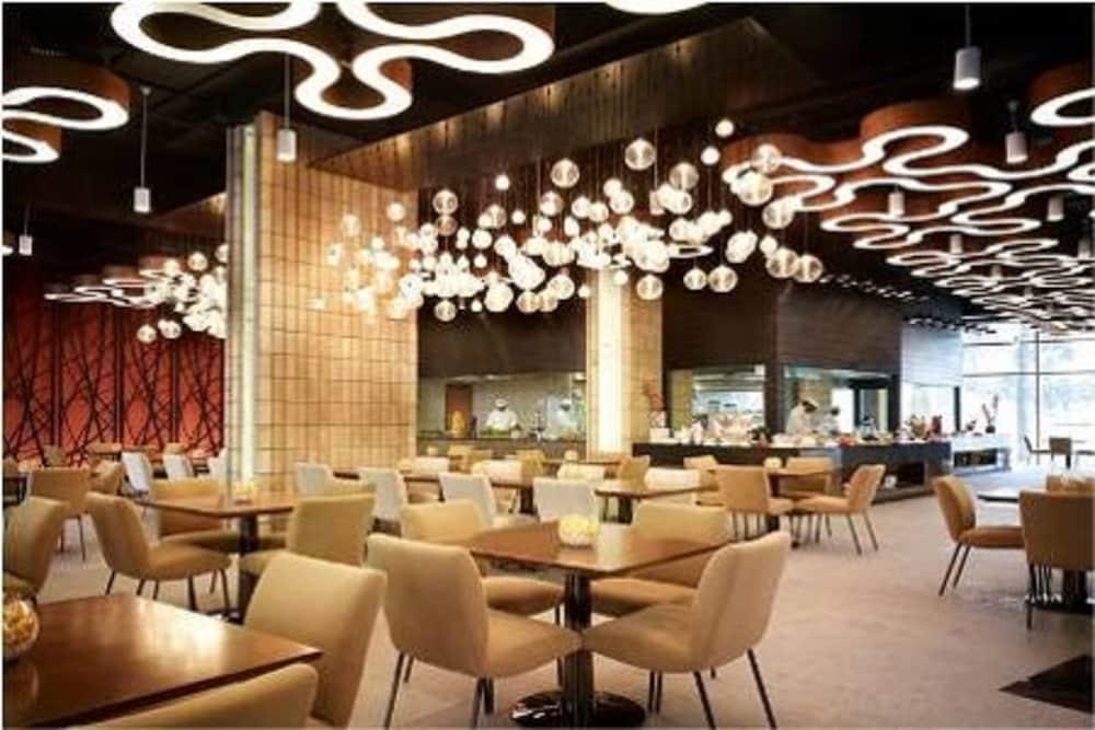 Taj Yeshwantpur Bengaluru Hotel Exterior photo The interior of the restaurant