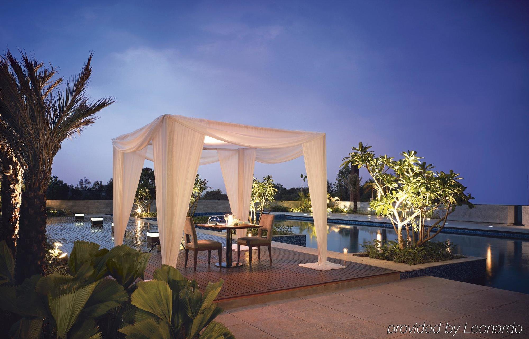 Taj Yeshwantpur Bengaluru Hotel Restaurant photo The pool at the Le Méridien, Dubai