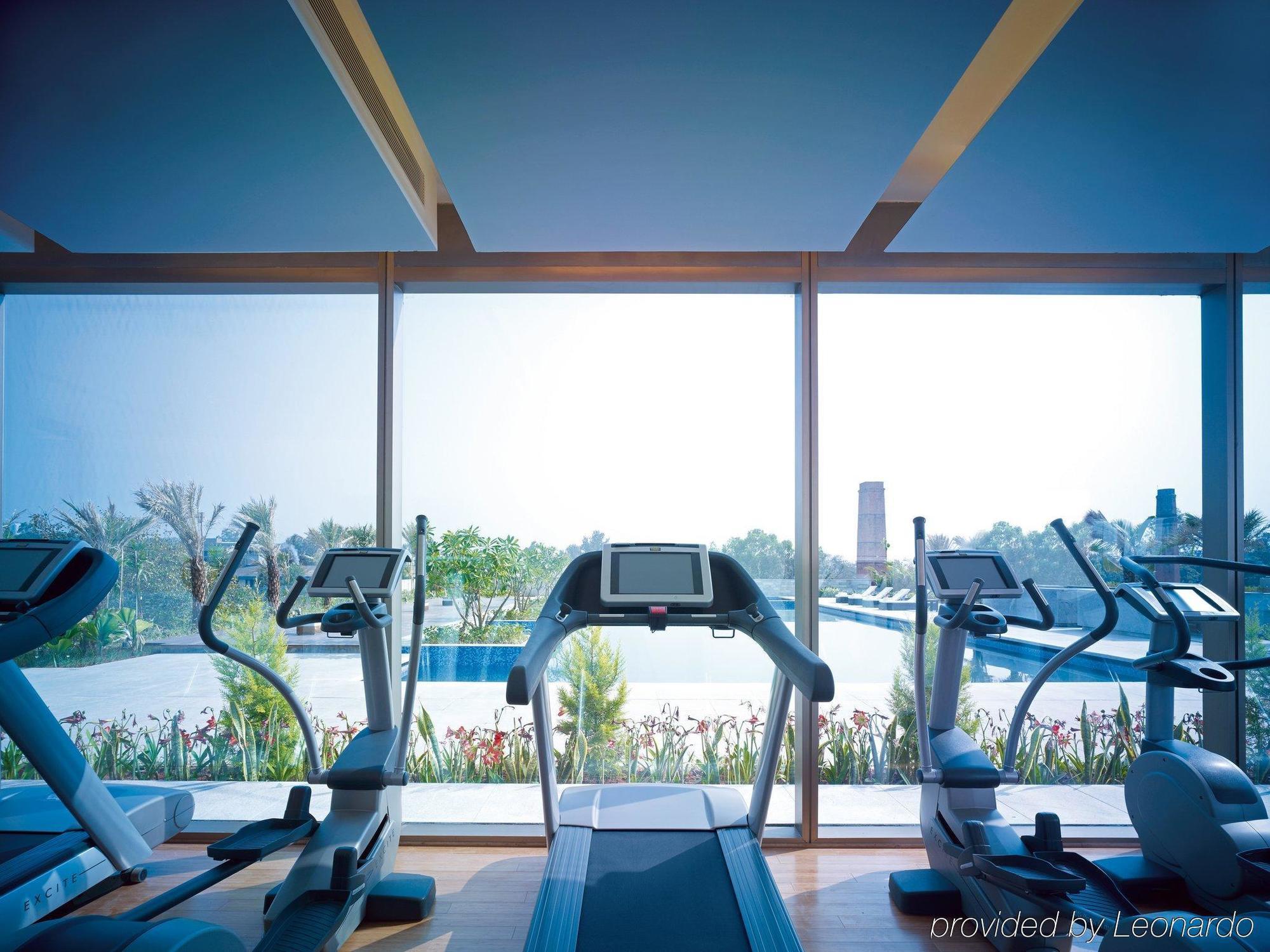 Taj Yeshwantpur Bengaluru Hotel Facilities photo The gym at the hotel