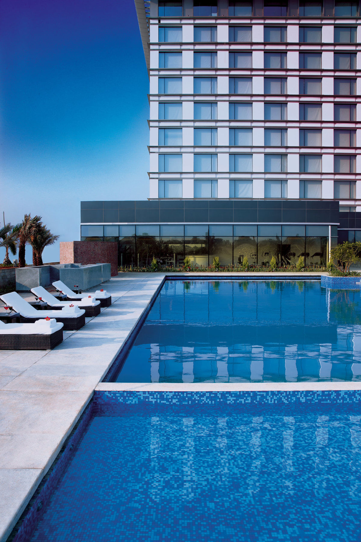 Taj Yeshwantpur Bengaluru Hotel Facilities photo The pool at the hotel