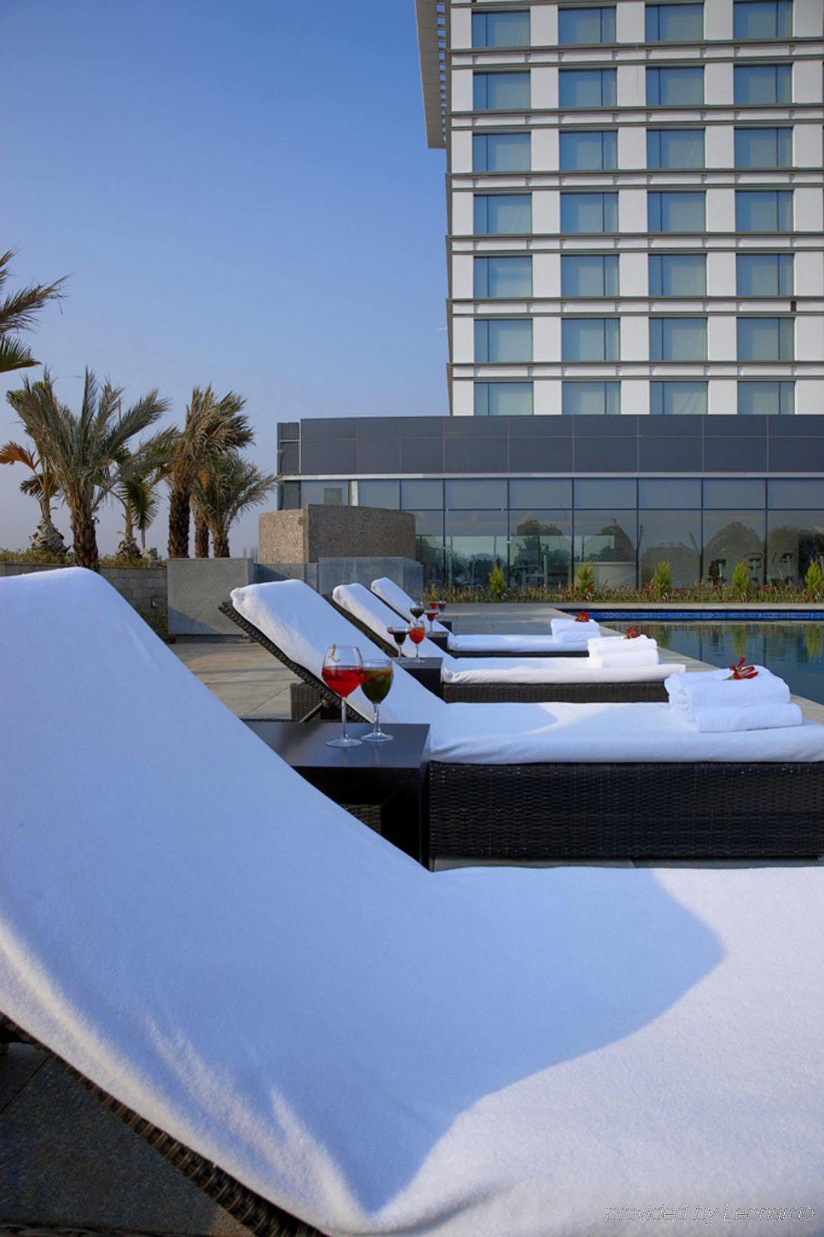 Taj Yeshwantpur Bengaluru Hotel Facilities photo The swimming pool at the hotel