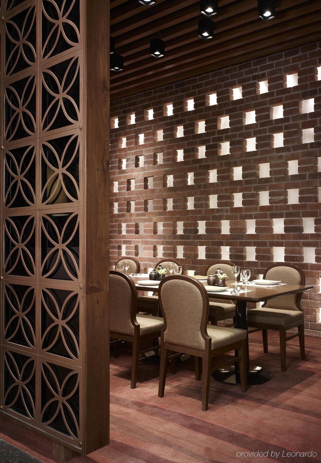 Taj Yeshwantpur Bengaluru Hotel Restaurant photo Interior of the restaurant
